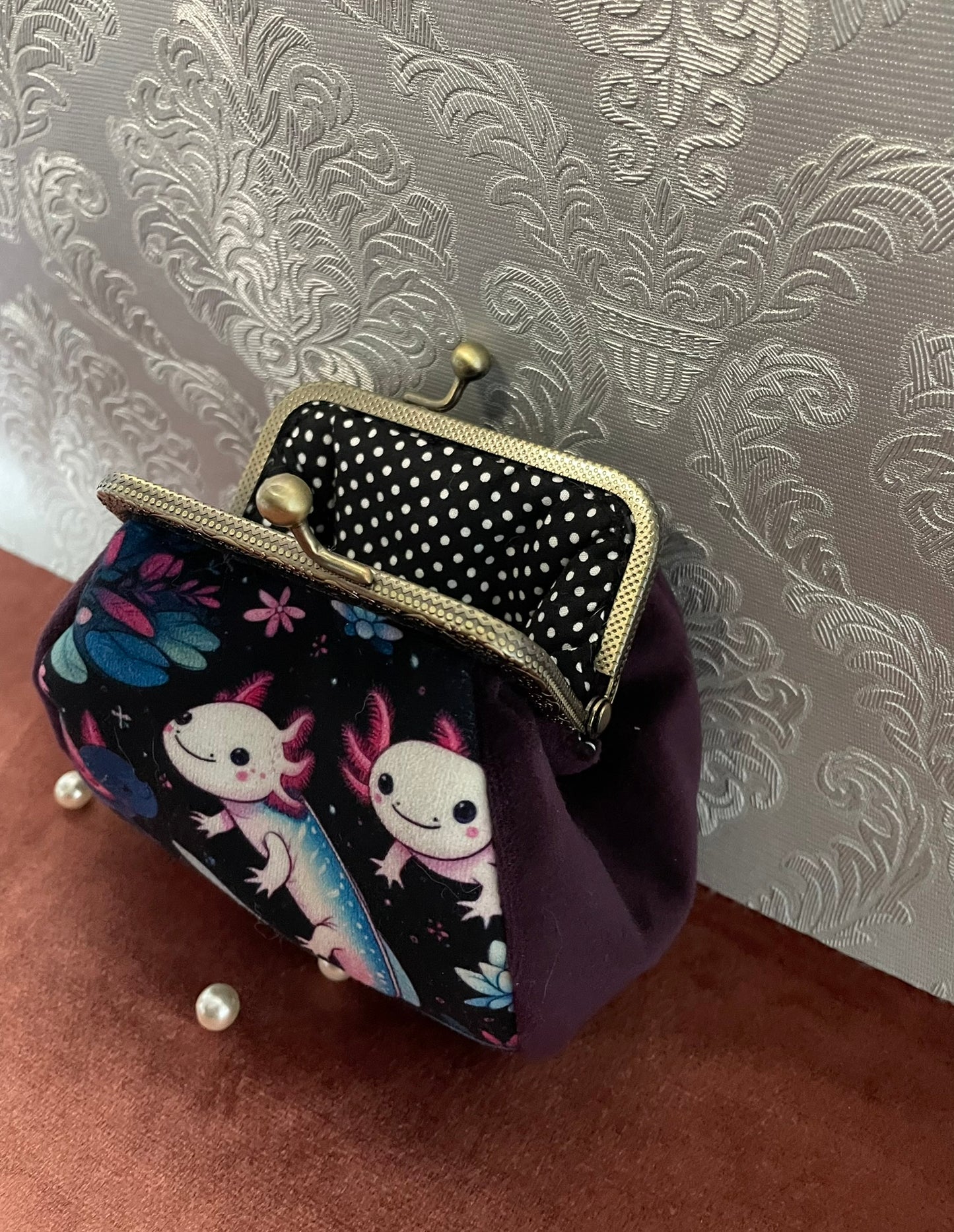 Porte-monnaie Axolotl "Douceur Aquatique" – Création Textile Kawaii & Violette