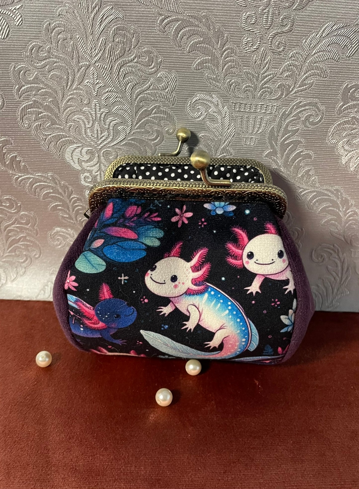 Porte-monnaie Axolotl "Douceur Aquatique" – Création Textile Kawaii & Violette