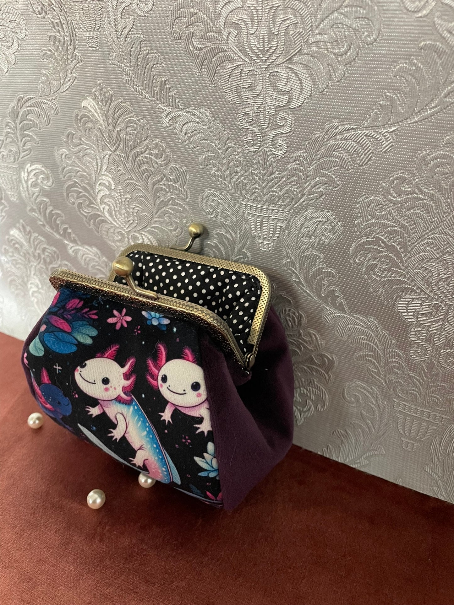 Porte-monnaie Axolotl "Douceur Aquatique" – Création Textile Kawaii & Violette