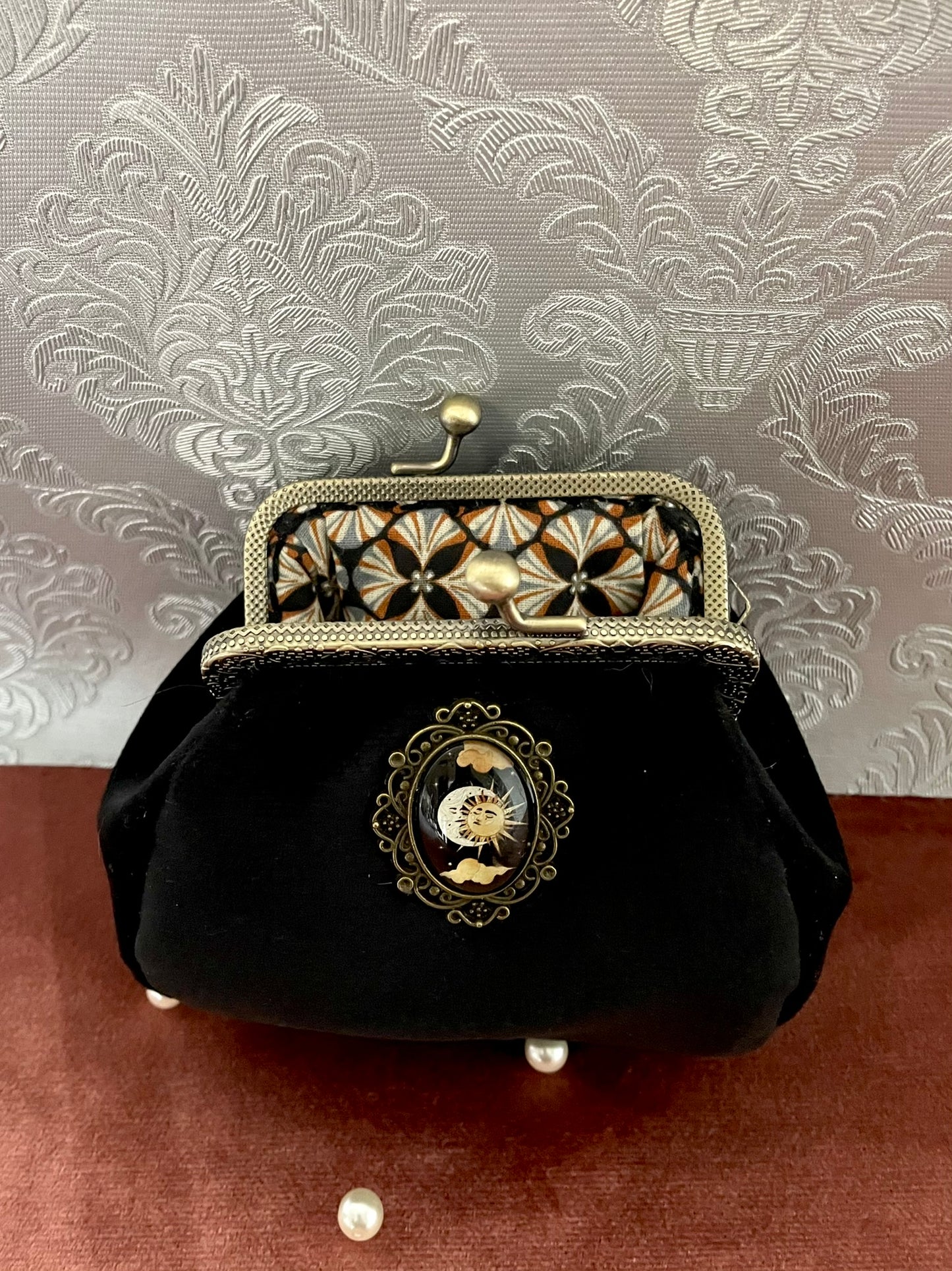 Porte-monnaie "Astre Lunaire" – Création Textile Mystique & Céleste