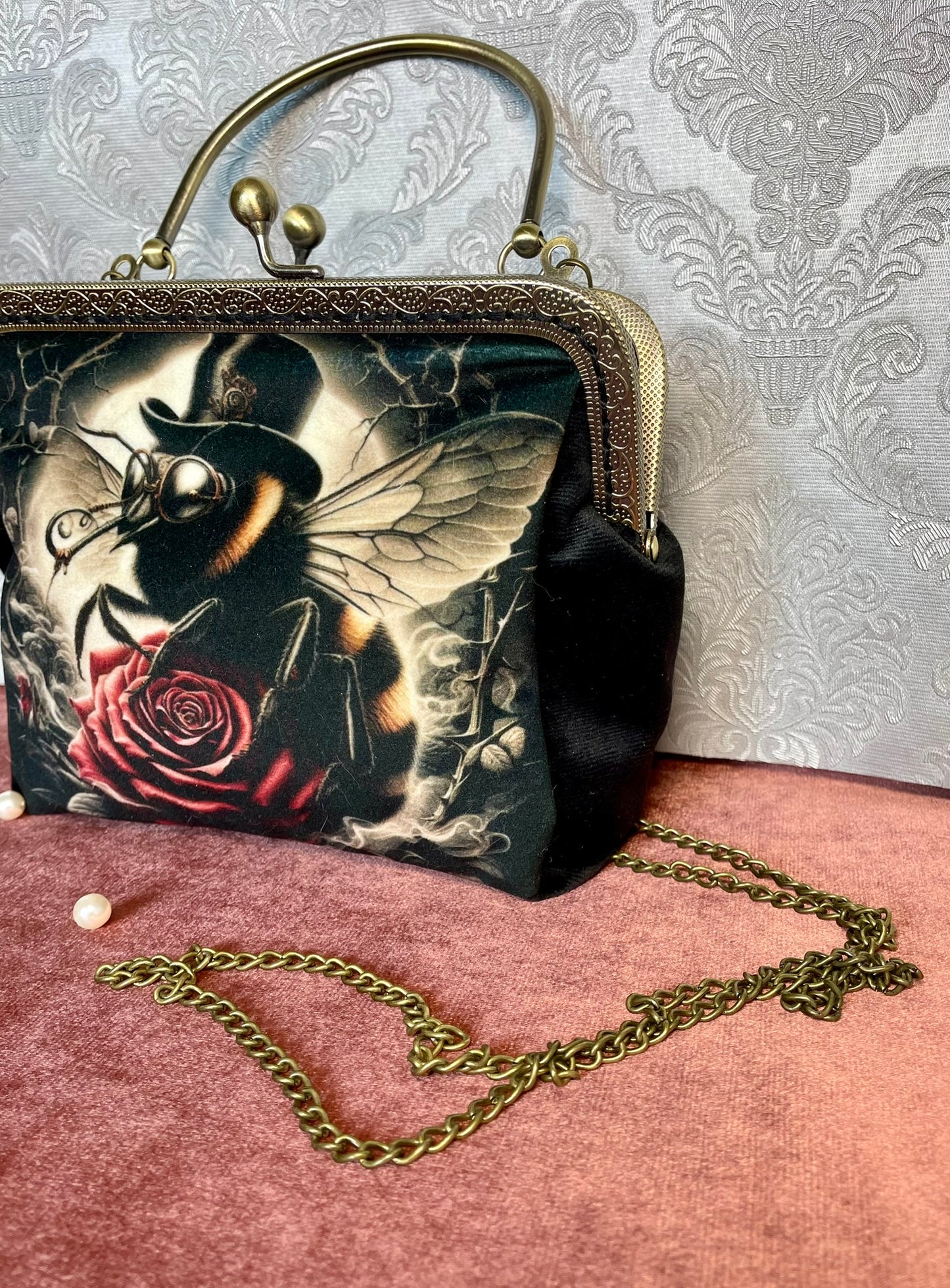 pochette/clutch Steampunk « L’Abeille à Haut-de-Forme » – Style Vintage & Cabinet de Curiosités