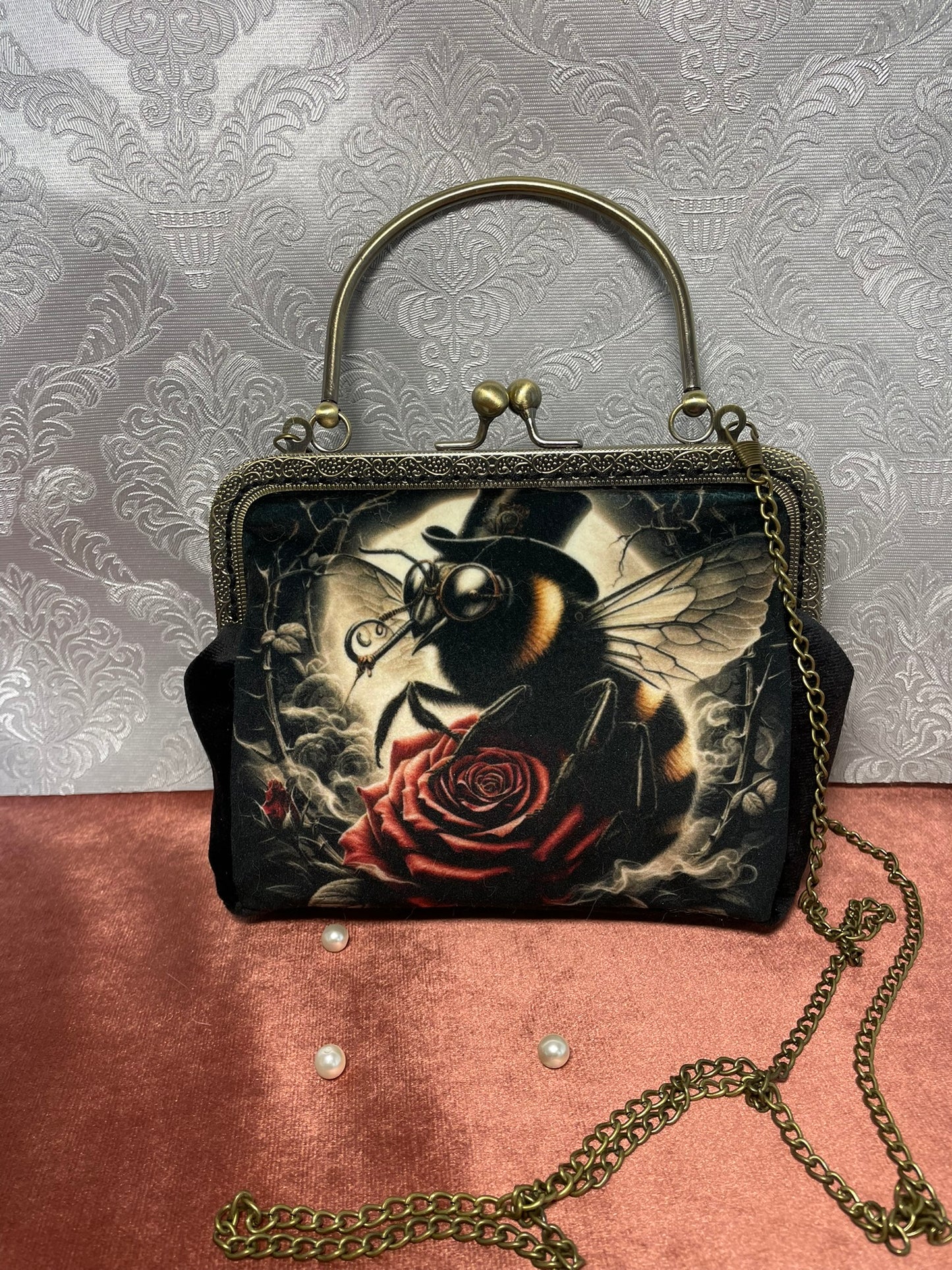 pochette/clutch Steampunk « L’Abeille à Haut-de-Forme » – Style Vintage & Cabinet de Curiosités