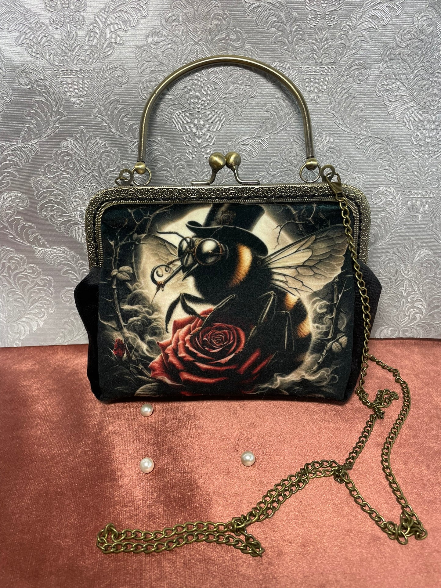 pochette/clutch Steampunk « L’Abeille à Haut-de-Forme » – Style Vintage & Cabinet de Curiosités