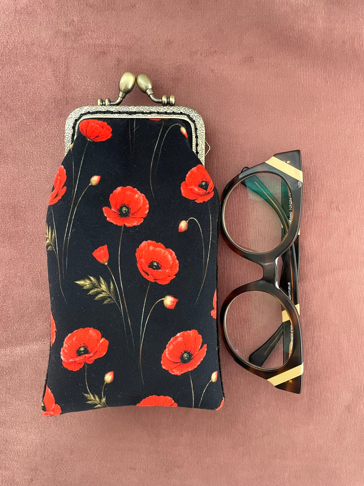 Étui à lunettes rétro imprimé coquelicots rouges et fermoir couleur bronze Le Comptoir de Suzanne
