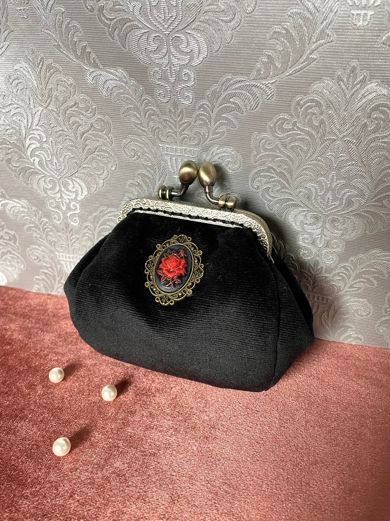 Bourse rétro clic clac à l'ancienne, confectionnée en velours noir. Fait main