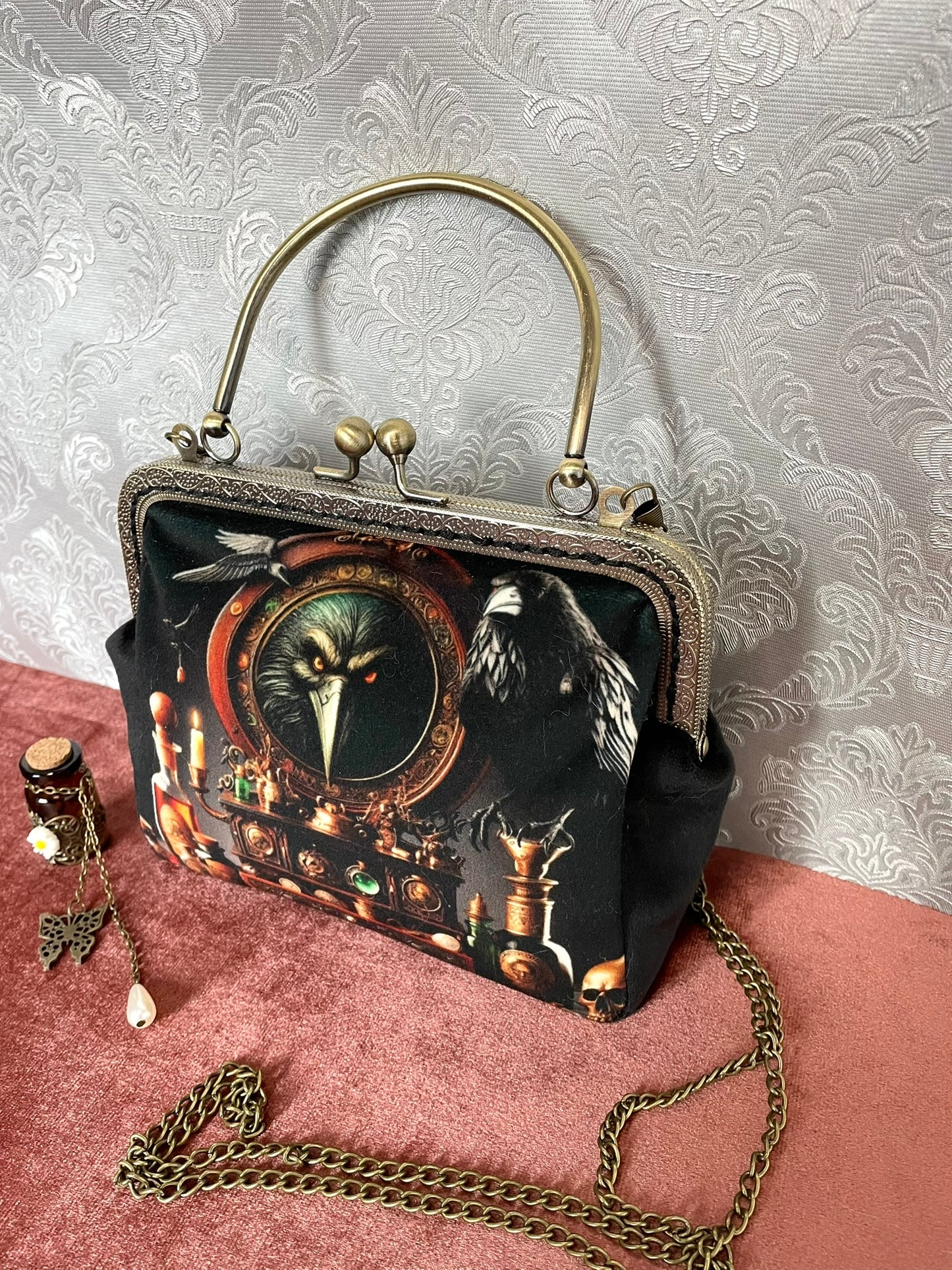 pochette clutch - Le Sanctuaire du Corbeau : Entre Ombre et Lumière