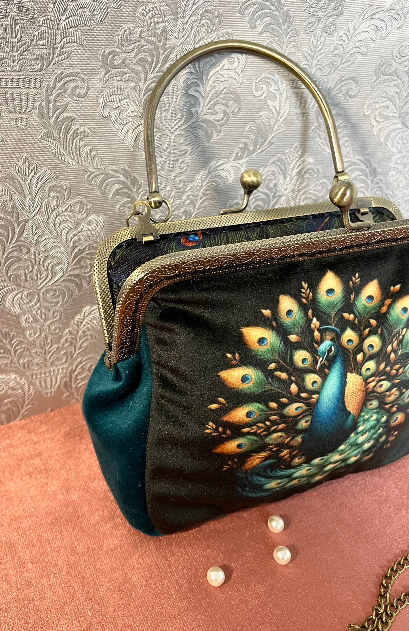 Détail de l'illustration du plumage de paon 