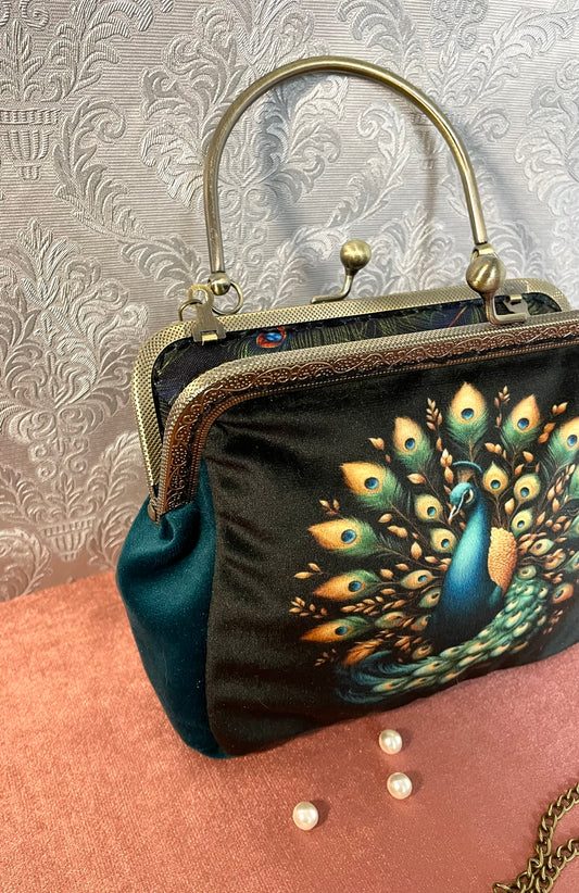 Détail de l'illustration du plumage de paon 