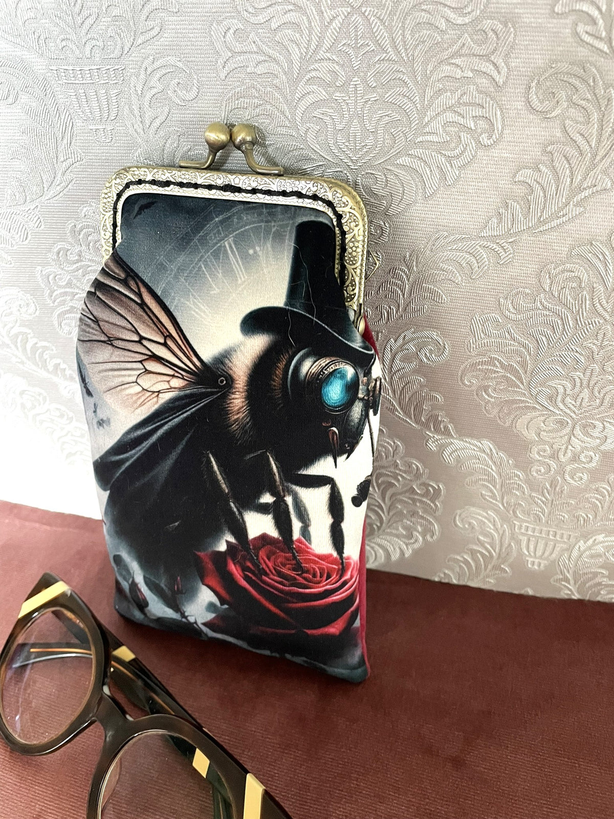 Pochette lunettes motif bourdon steampunk et rose rouge Le Comptoir de Suzanne