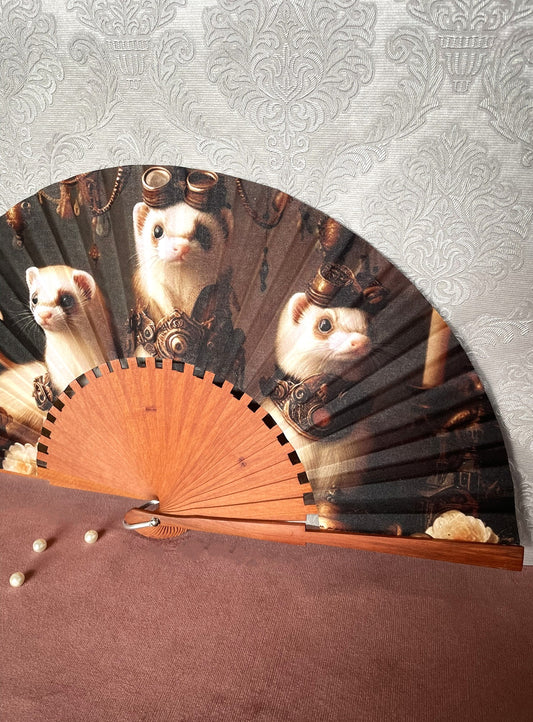 Détail de la monture en bois et du tissu illustration furets steampunk Le Comptoir de Suzanne