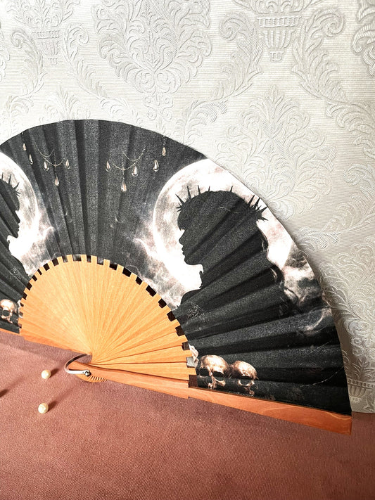 Détail de la monture en bois et du tissu nuit couronnée Le Comptoir de Suzanne