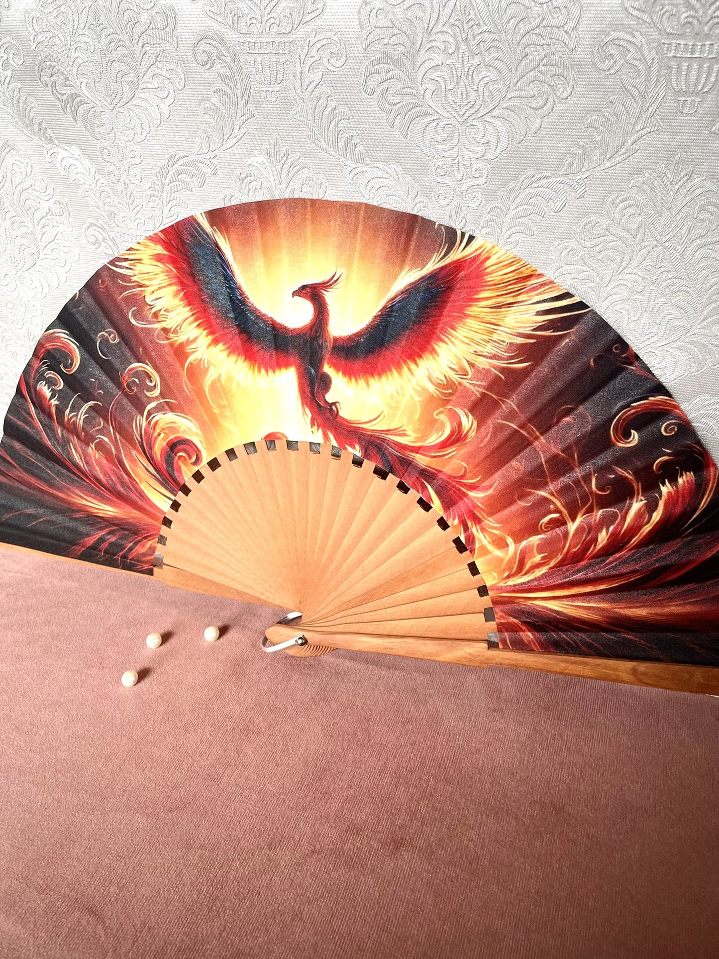 Détail de la monture en bois et du tissu oiseau de feu mythologique Le Comptoir de Suzanne