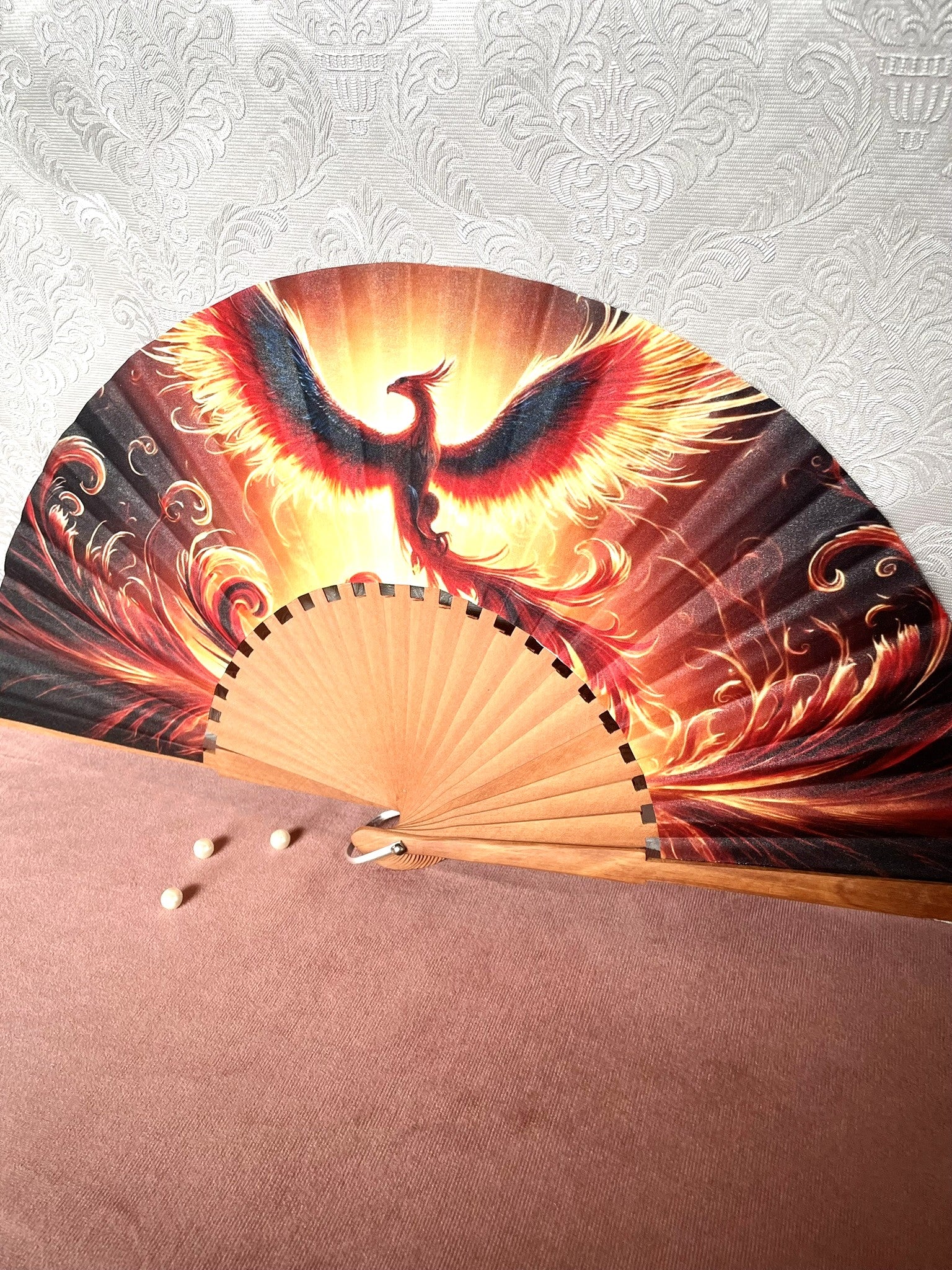 Détail de la monture en bois et du tissu oiseau de feu mythologique Le Comptoir de Suzanne