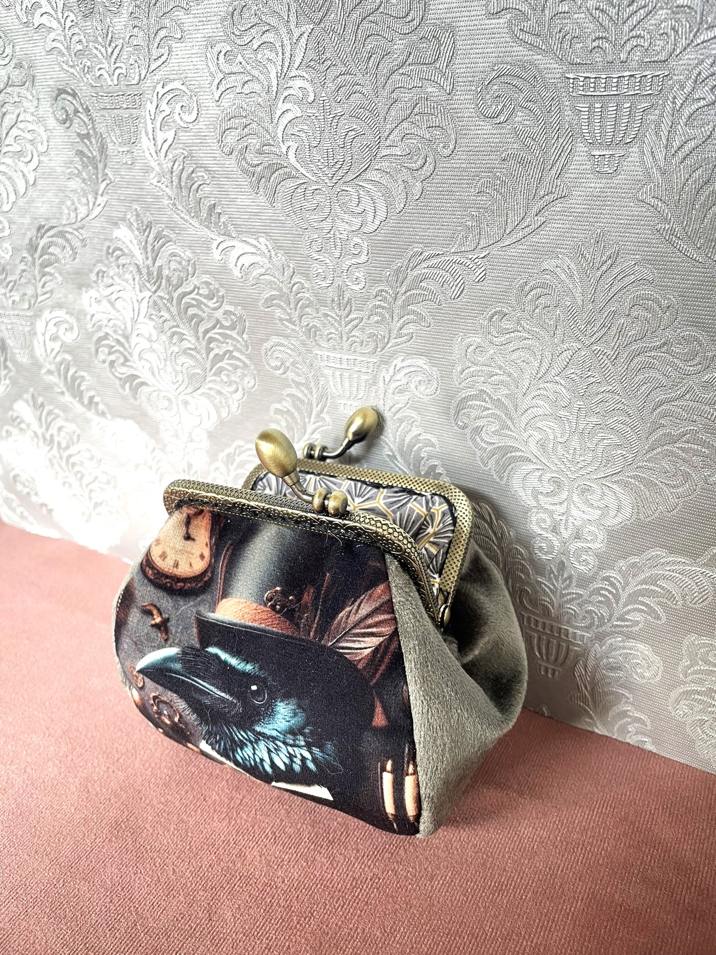 Porte-Monnaie Rétro "Lord Corbeau" – Velours & Esprit Steampunk