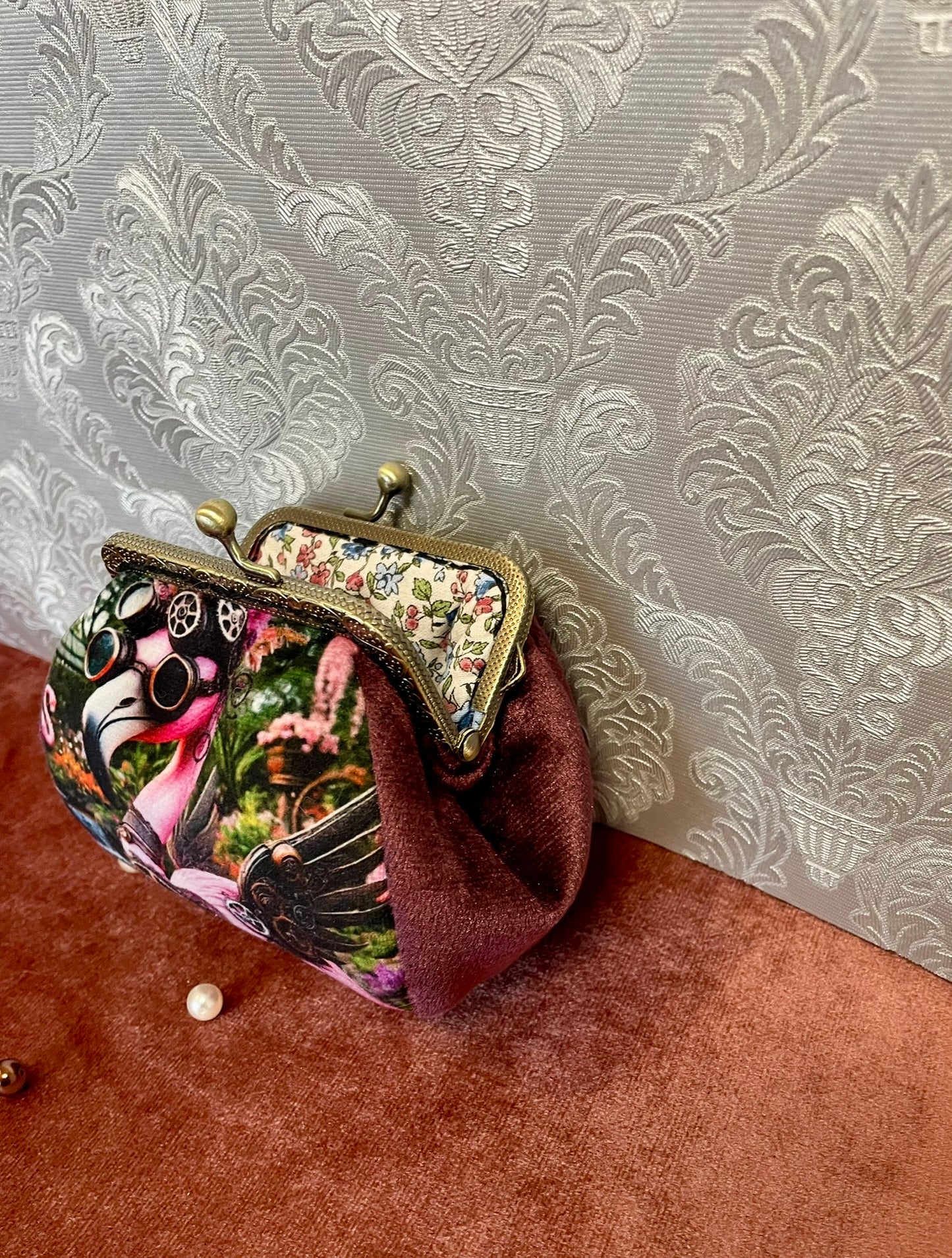 Intérieur doublure coton fleuri et fermoir clic-clac bronze