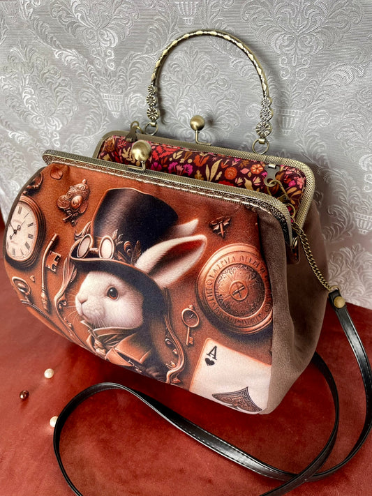 Sac à Main Steampunk Lapin Blanc en Velours Marron - Fermoir Rétro