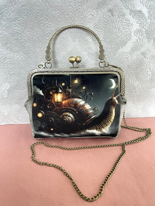 pochette-retro-escargot-steampunk-vert-de-gris