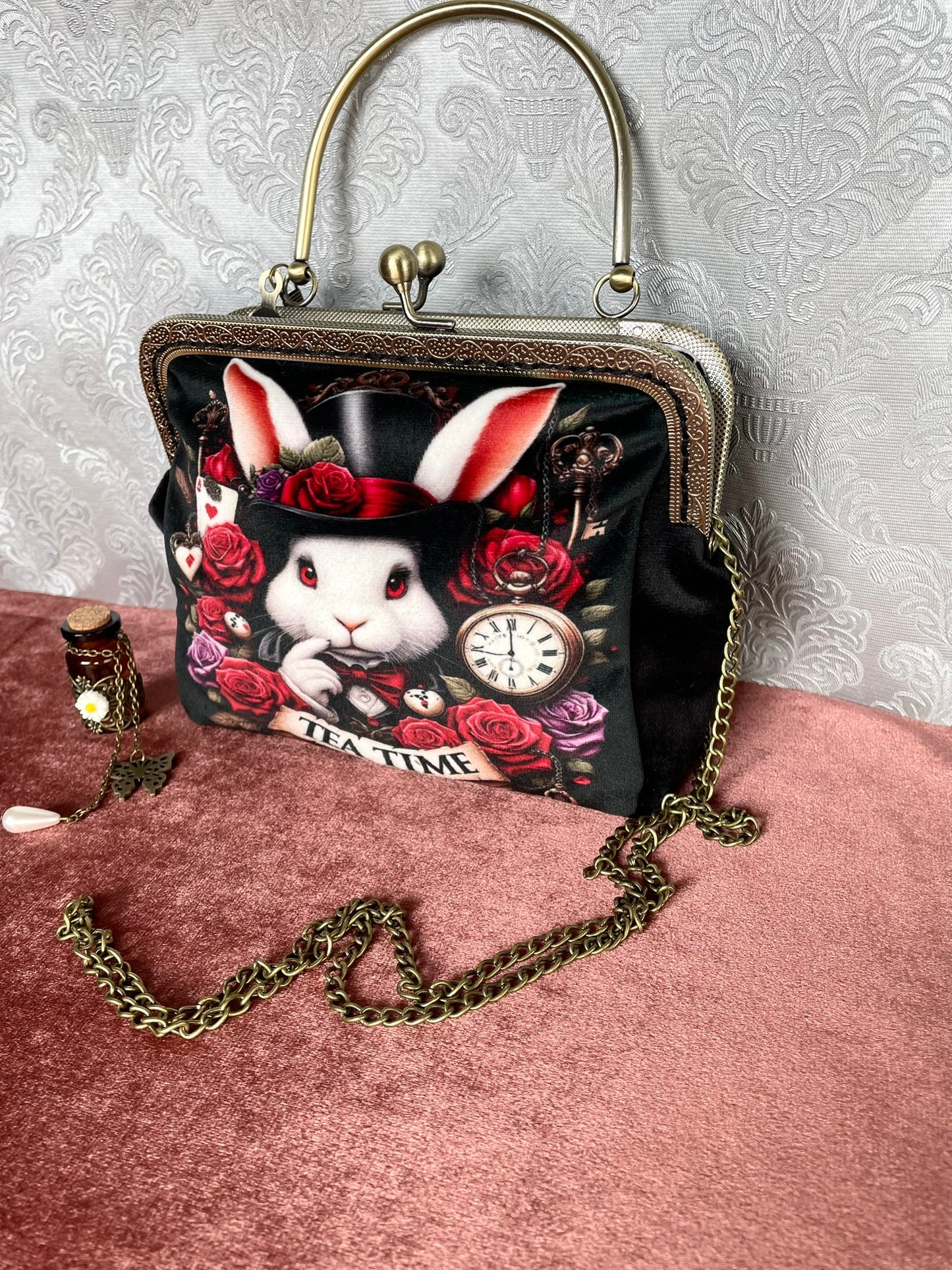 Pochette clutch L’Heure du Thé : Un Voyage au Pays des Merveilles