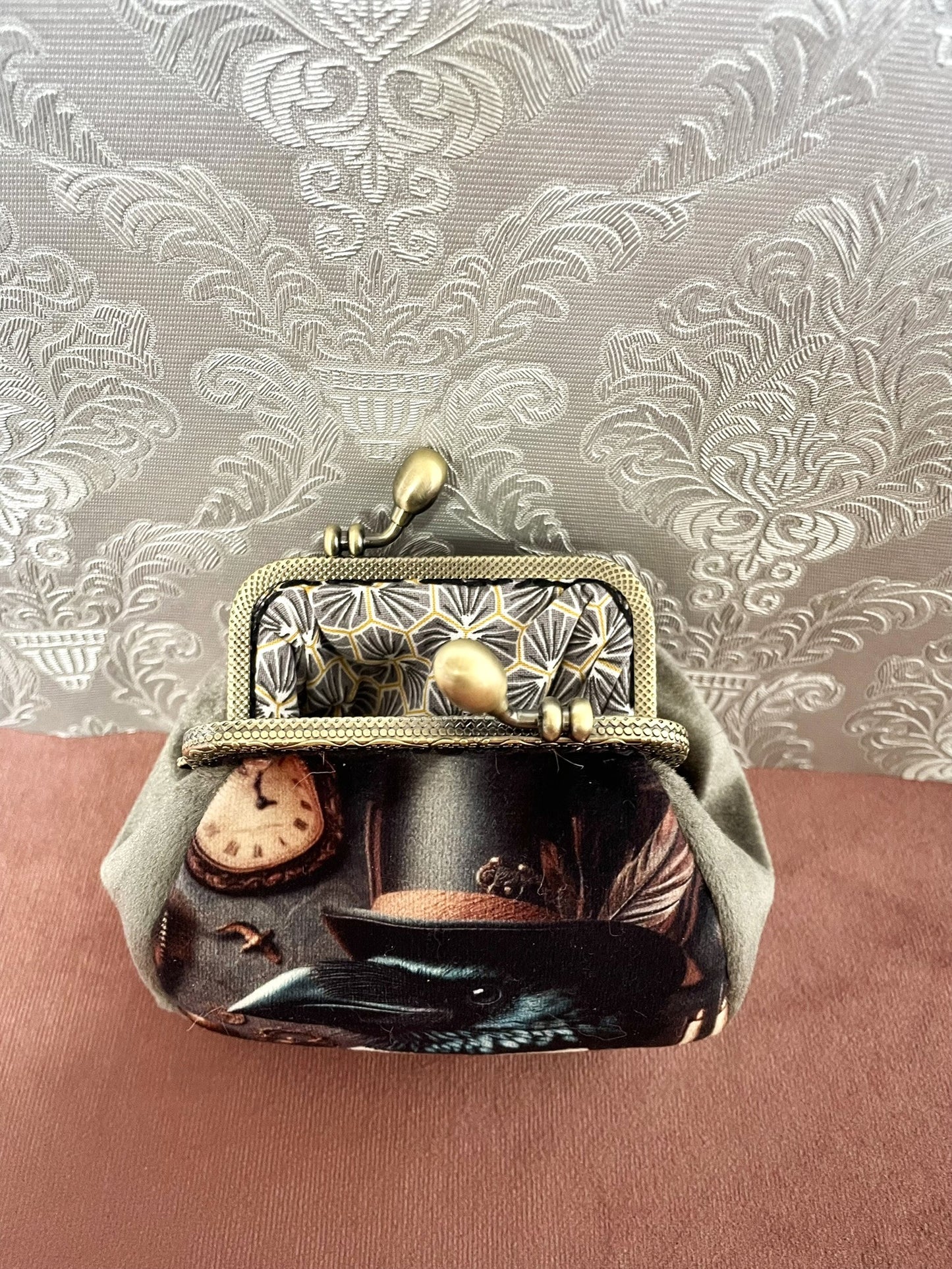 Porte-Monnaie Rétro "Lord Corbeau" – Velours & Esprit Steampunk