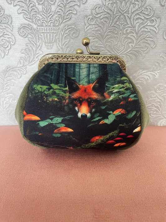 Porte-monnaie rétro avec illustration renard dans la forêt, création artisanale Le Comptoir de Suzanne.