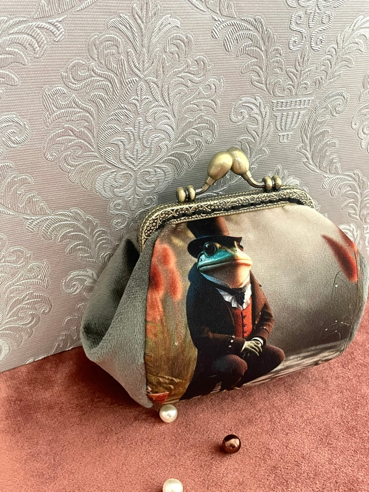 Porte-Monnaie Rétro Velours Gris « Crapaud Gentleman » – Fait Main
