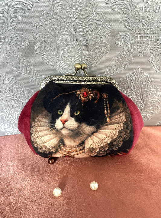 Porte-monnaie vintage fermoir bronze avec visuel chat noir et blanc en tenue victorienne
