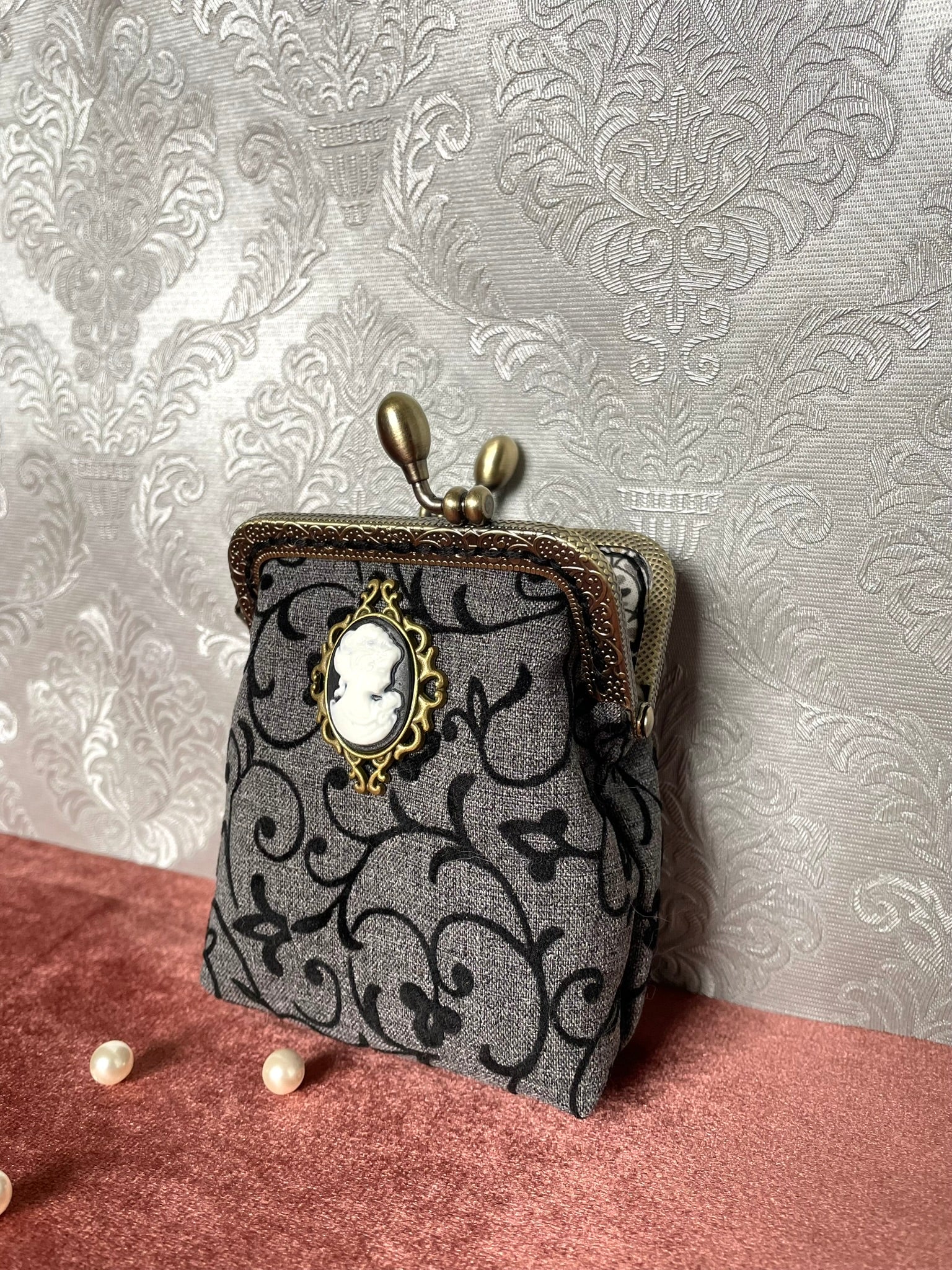 Porte monnaie esprit vintage avec son camée - article Le comptoir de Suzanne