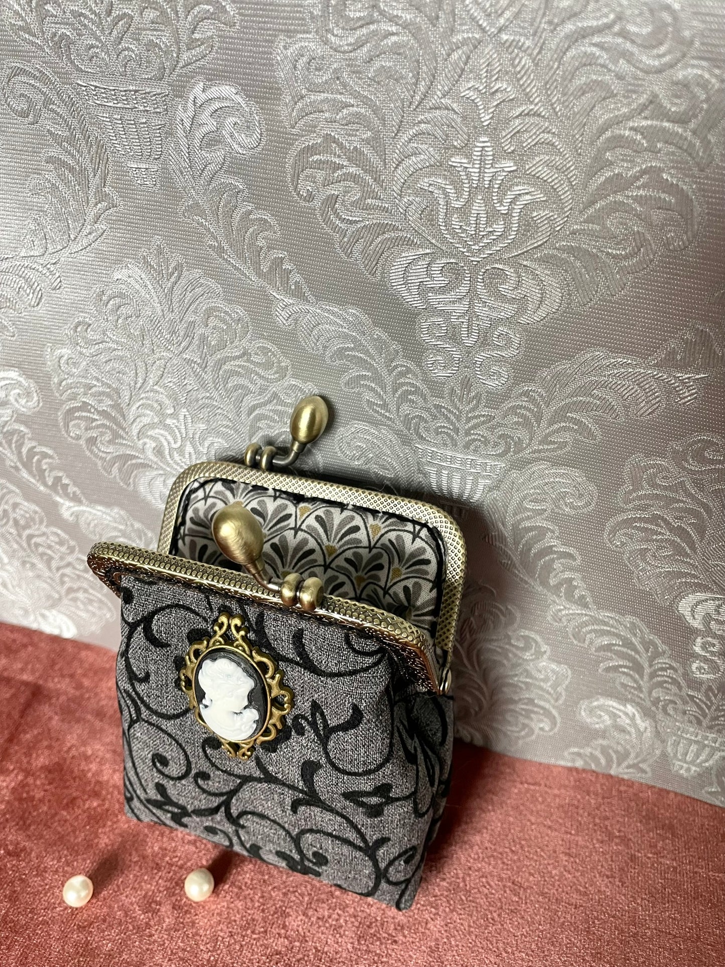 Porte-monnaie à Camée "L'Héritage" – Style Victorien & Dark Academia