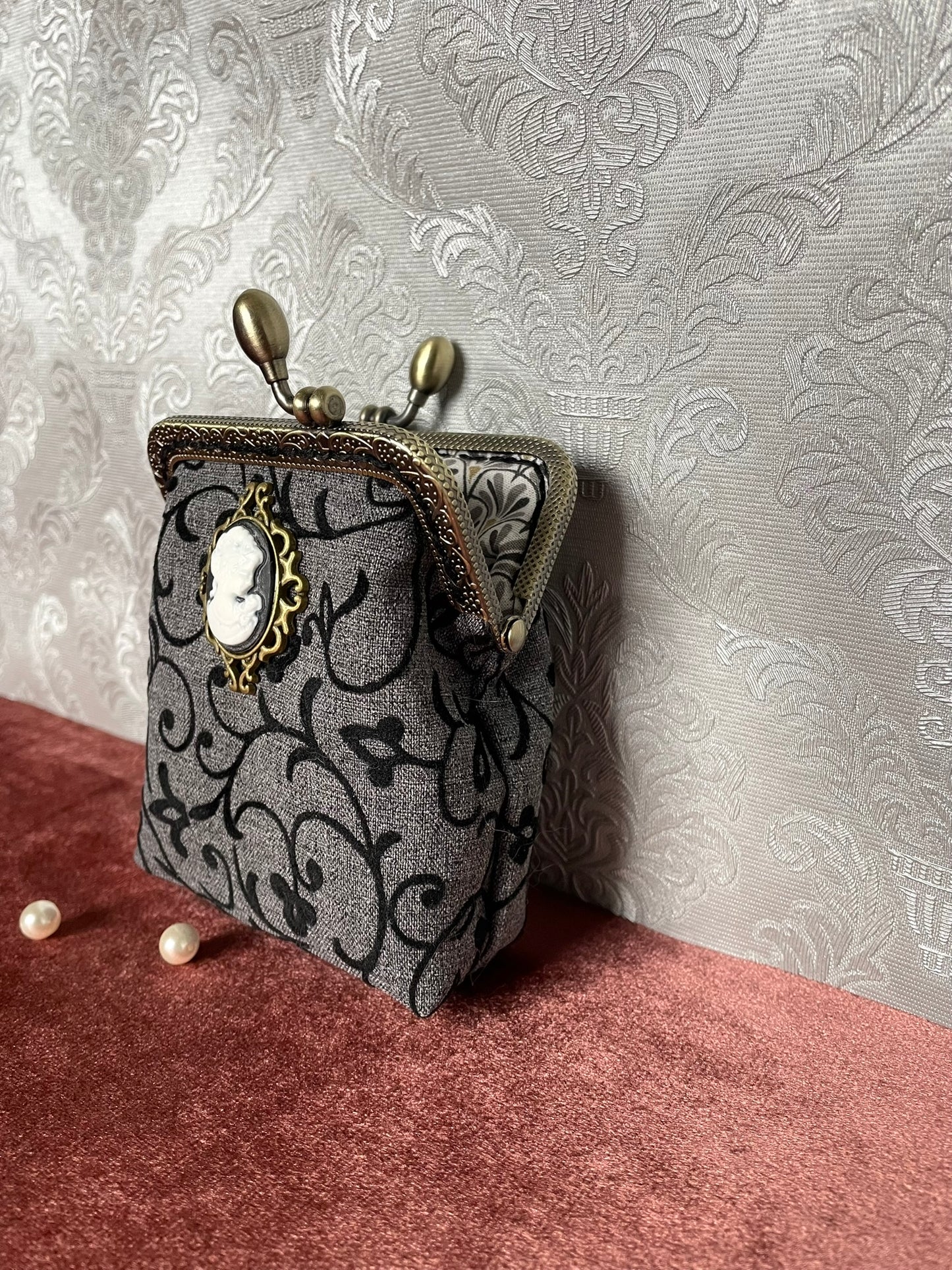 Porte-monnaie à Camée "L'Héritage" – Style Victorien & Dark Academia