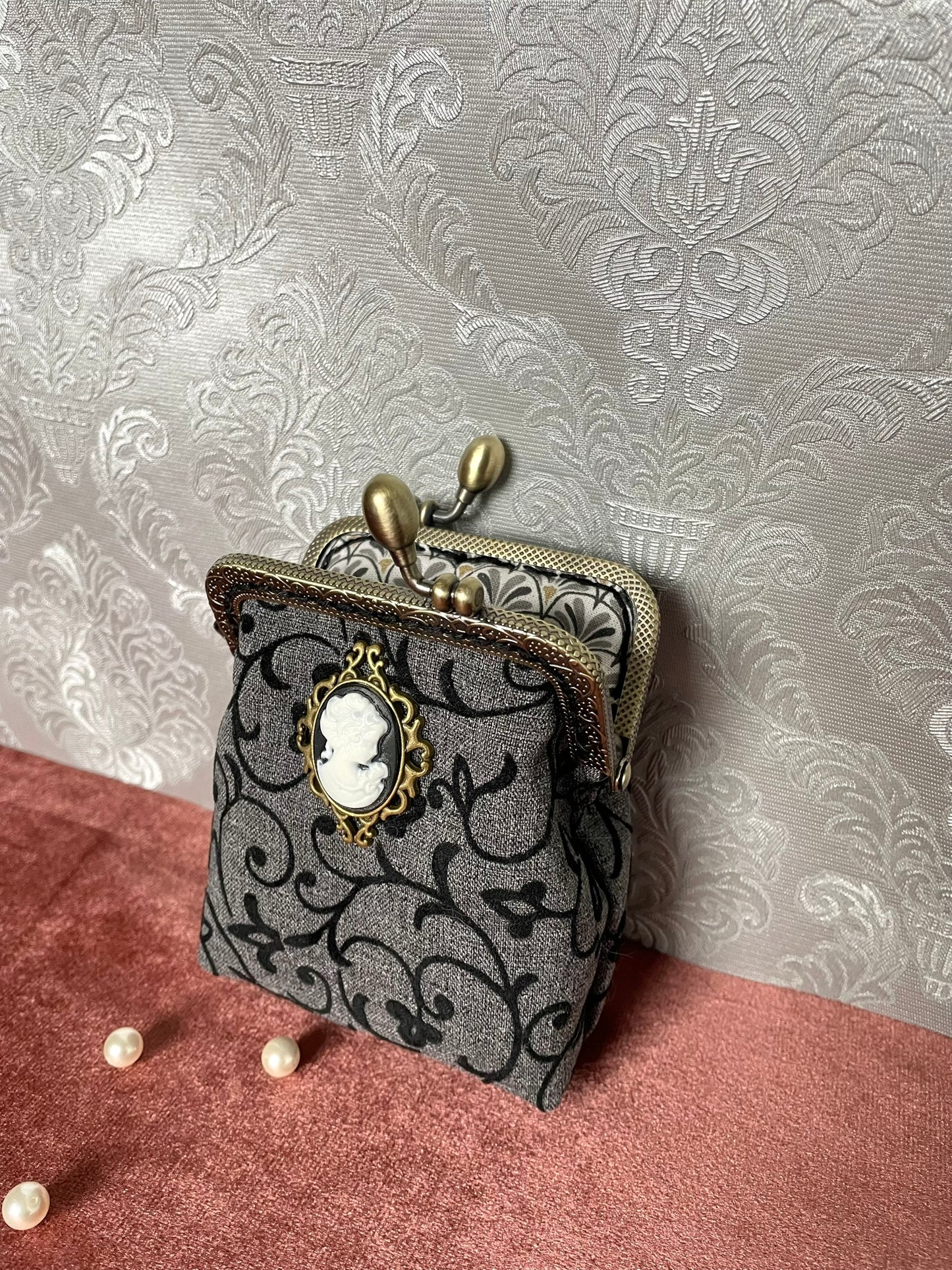 Porte-monnaie à Camée "L'Héritage" – Style Victorien & Dark Academia