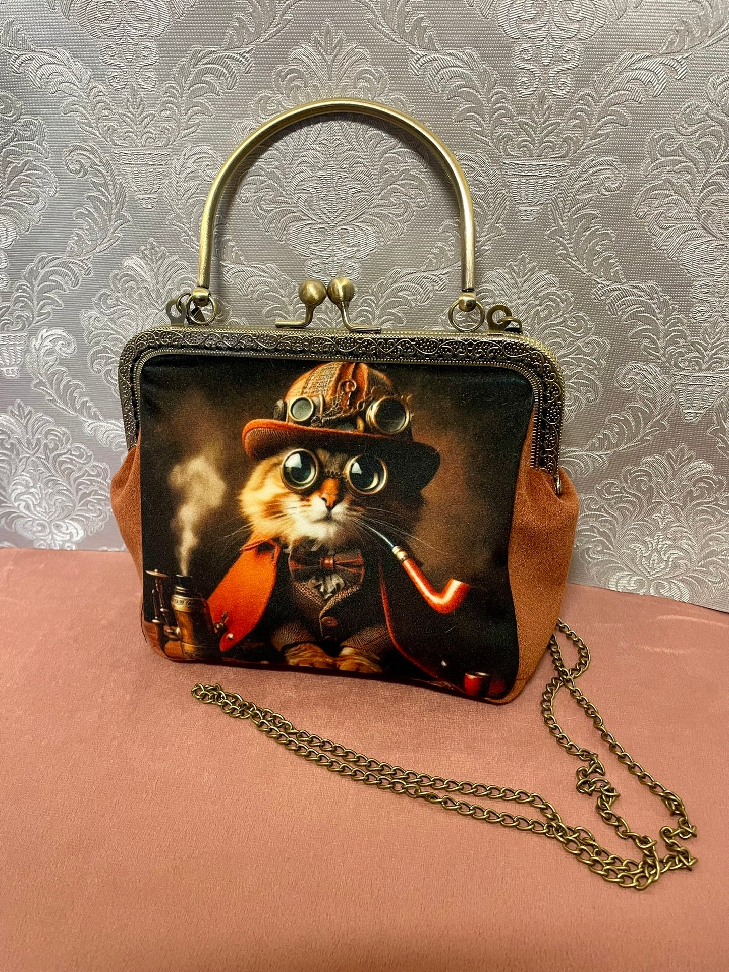 Sac artisanal avec doublure motifs éventails gris et fermoir clic-clac.