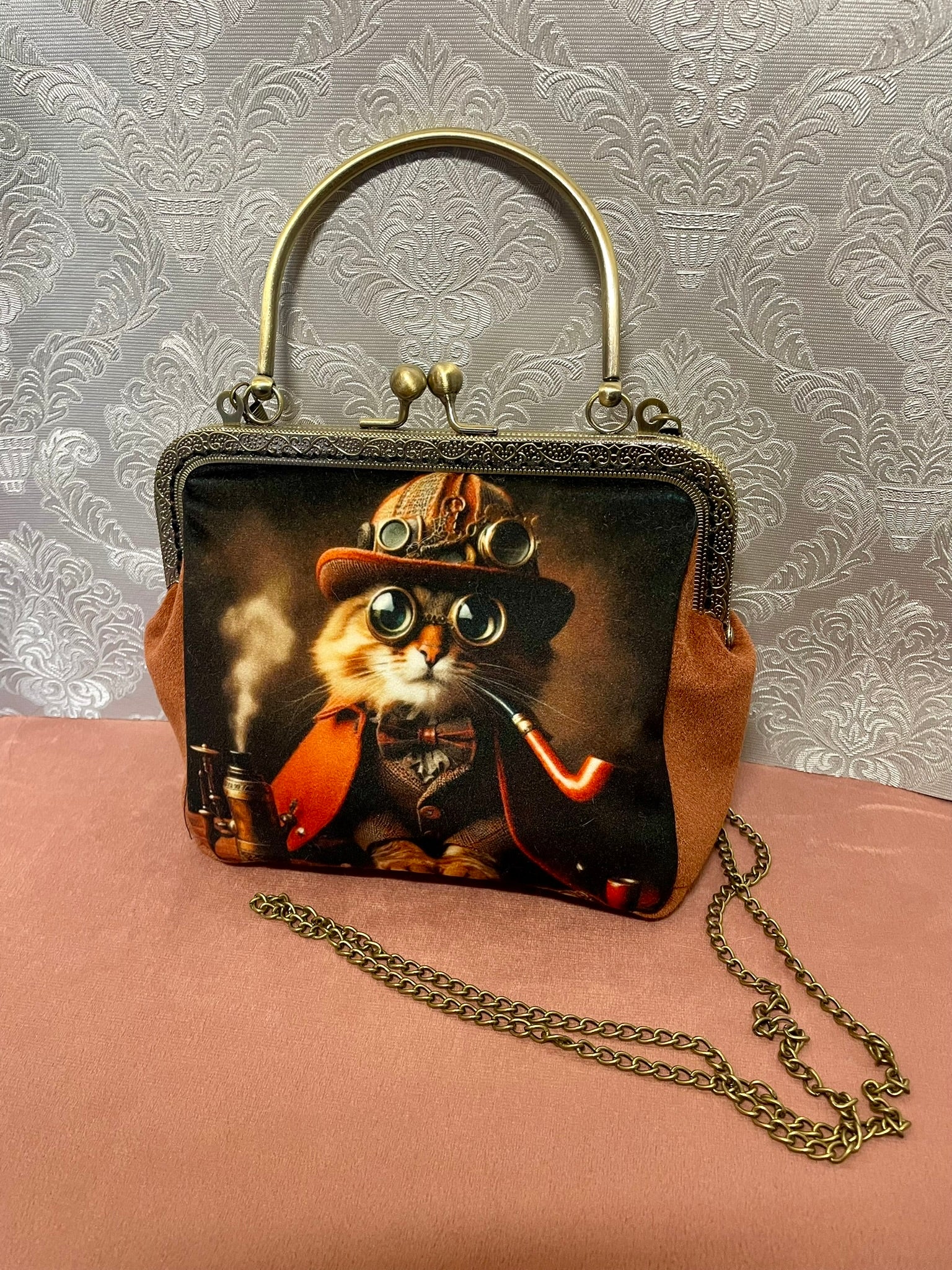 Sac artisanal avec doublure motifs éventails gris et fermoir clic-clac.