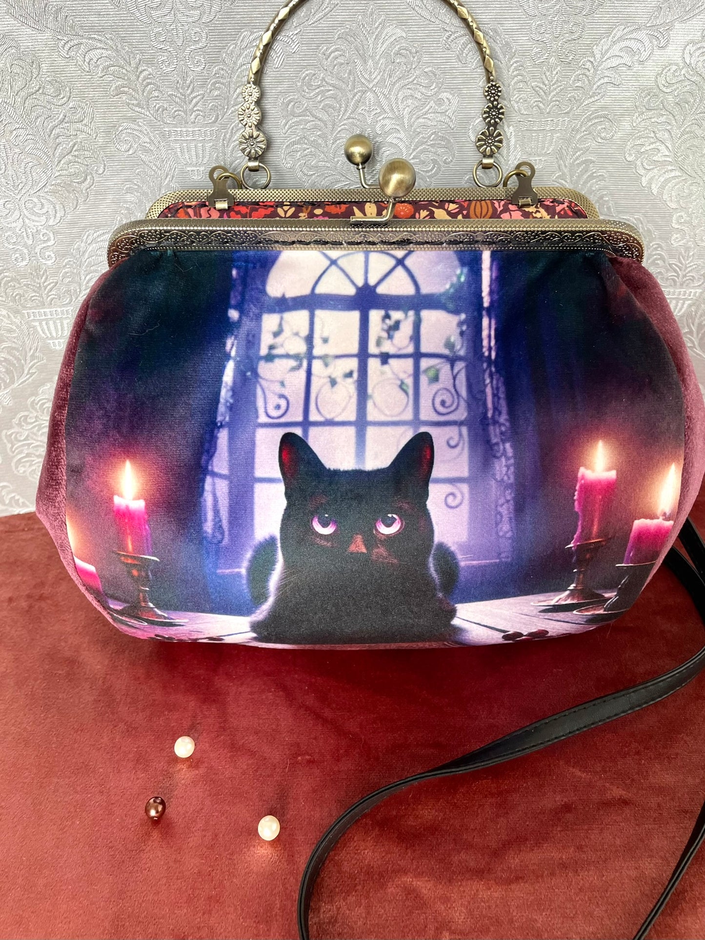 Sac à Main "Le Chat aux Bougies" - Velours Prune & Ambiance Gothique Romantique