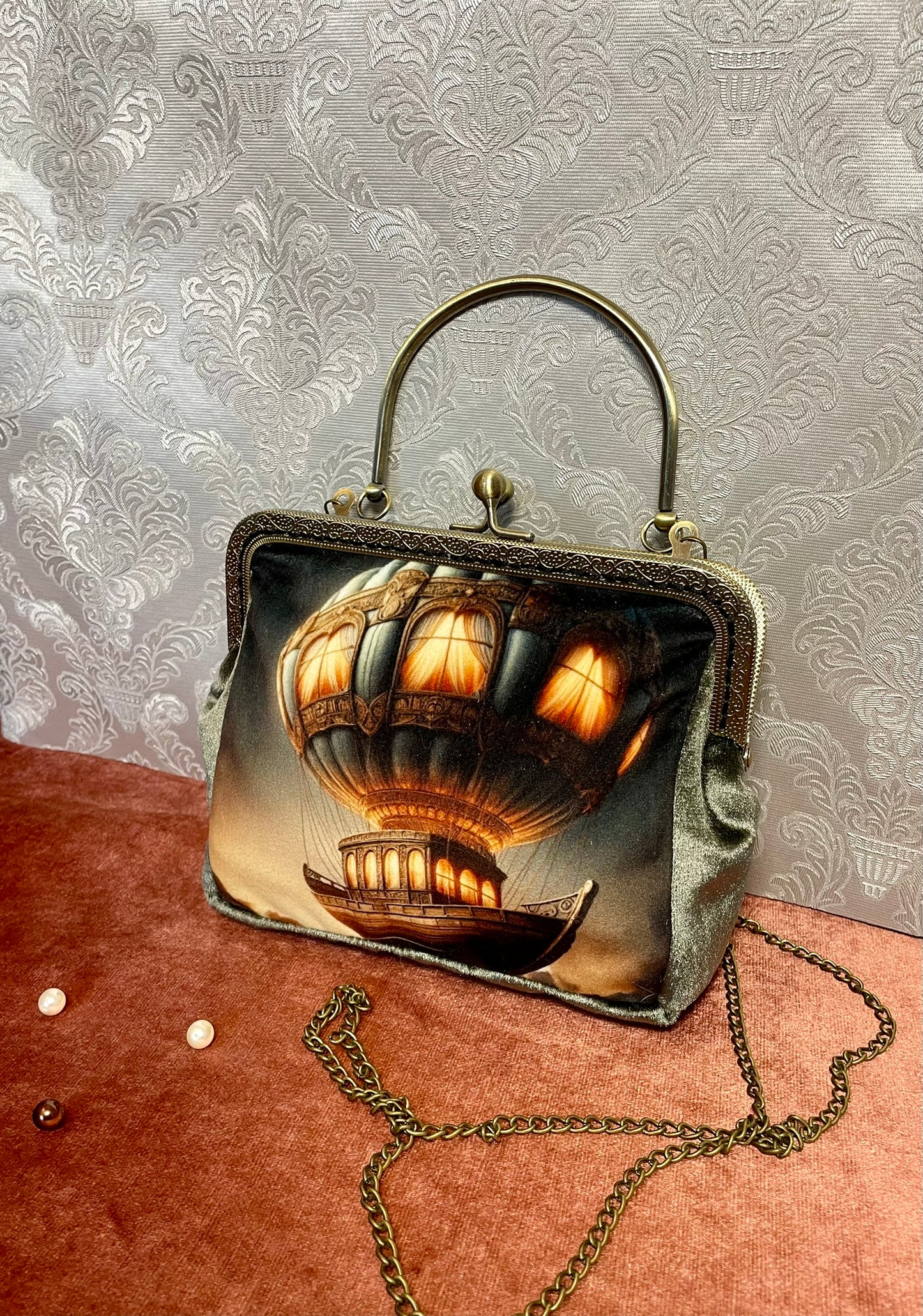 Sac à main avec chaîne bandoulière bronze amovible accessoire mode onirique.