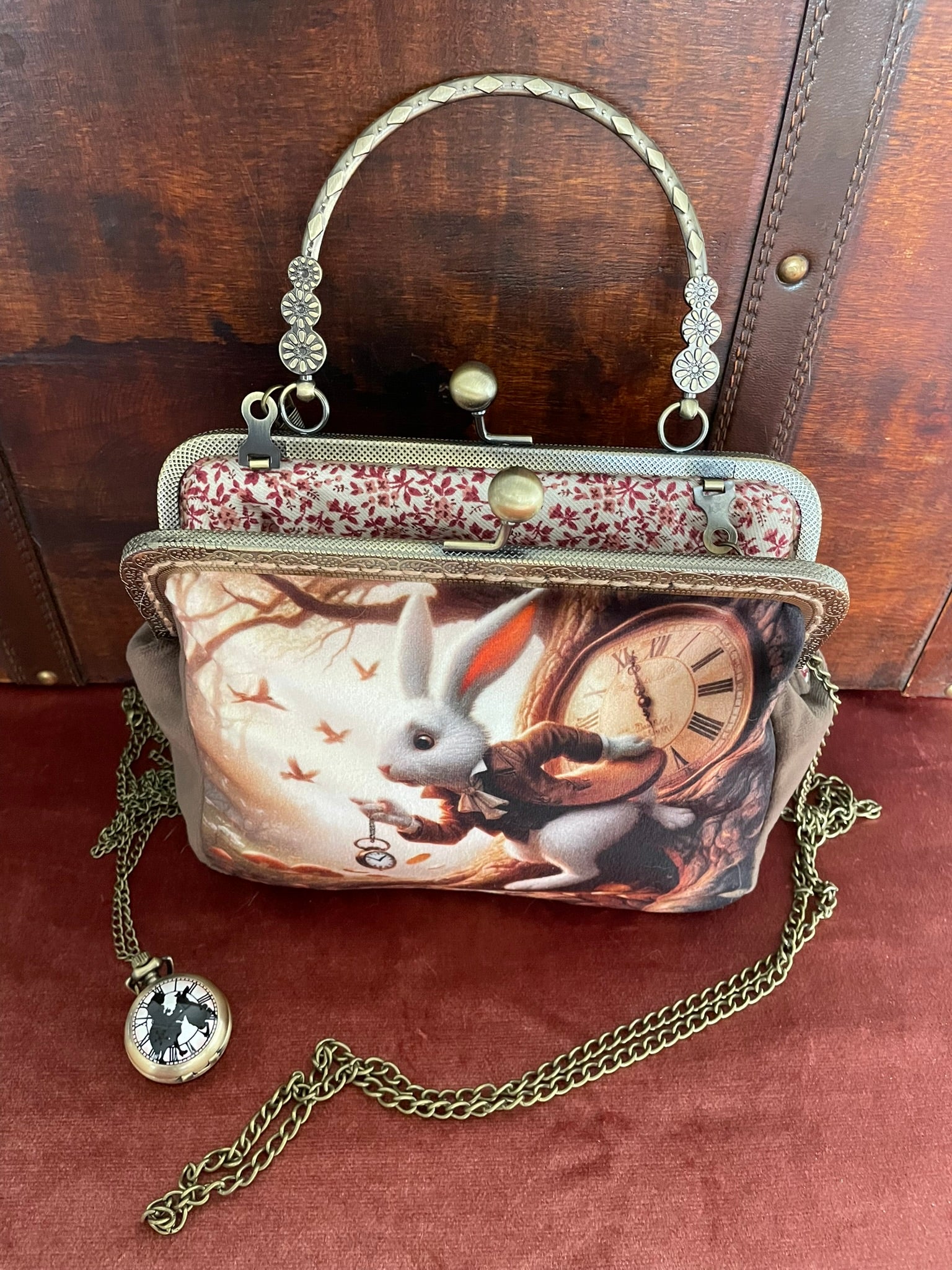 Porté main du sac Alice au Pays des Merveilles avec poignée rigide