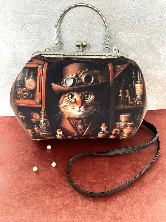Sac à main style steampunk avec illustration de chat à lunettes et fermoir bronze.