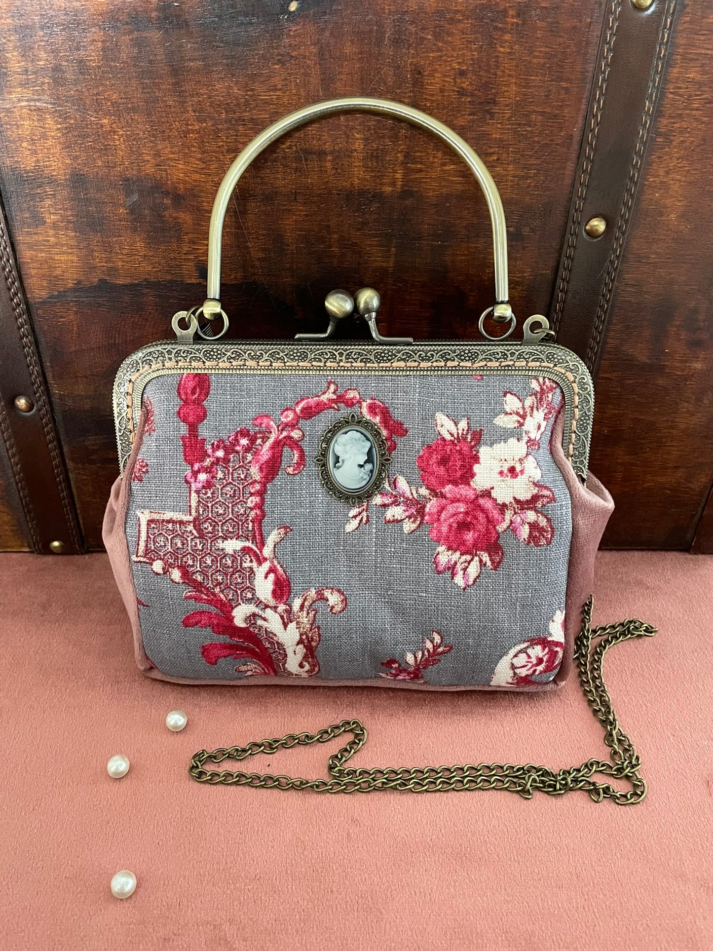 Pochette/Clutch L'Élégance Romantique : Le Sac "Camée d'Antan"