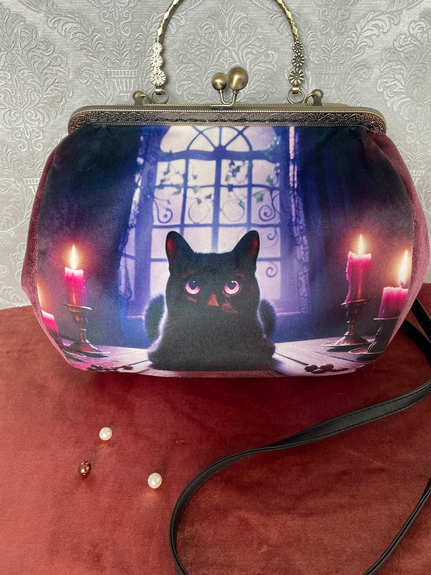 sac-main-chat-noir-bougies-velours-prune