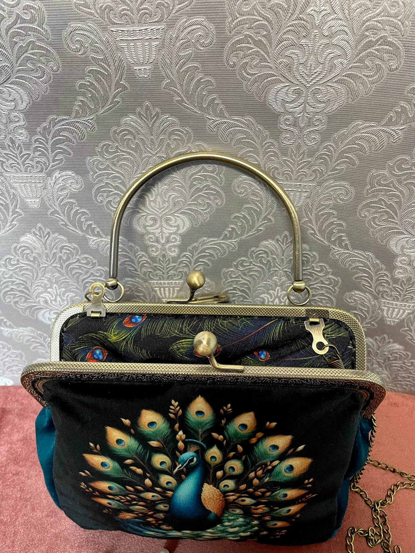 Sac paon, un accessoire de mode belle époque 