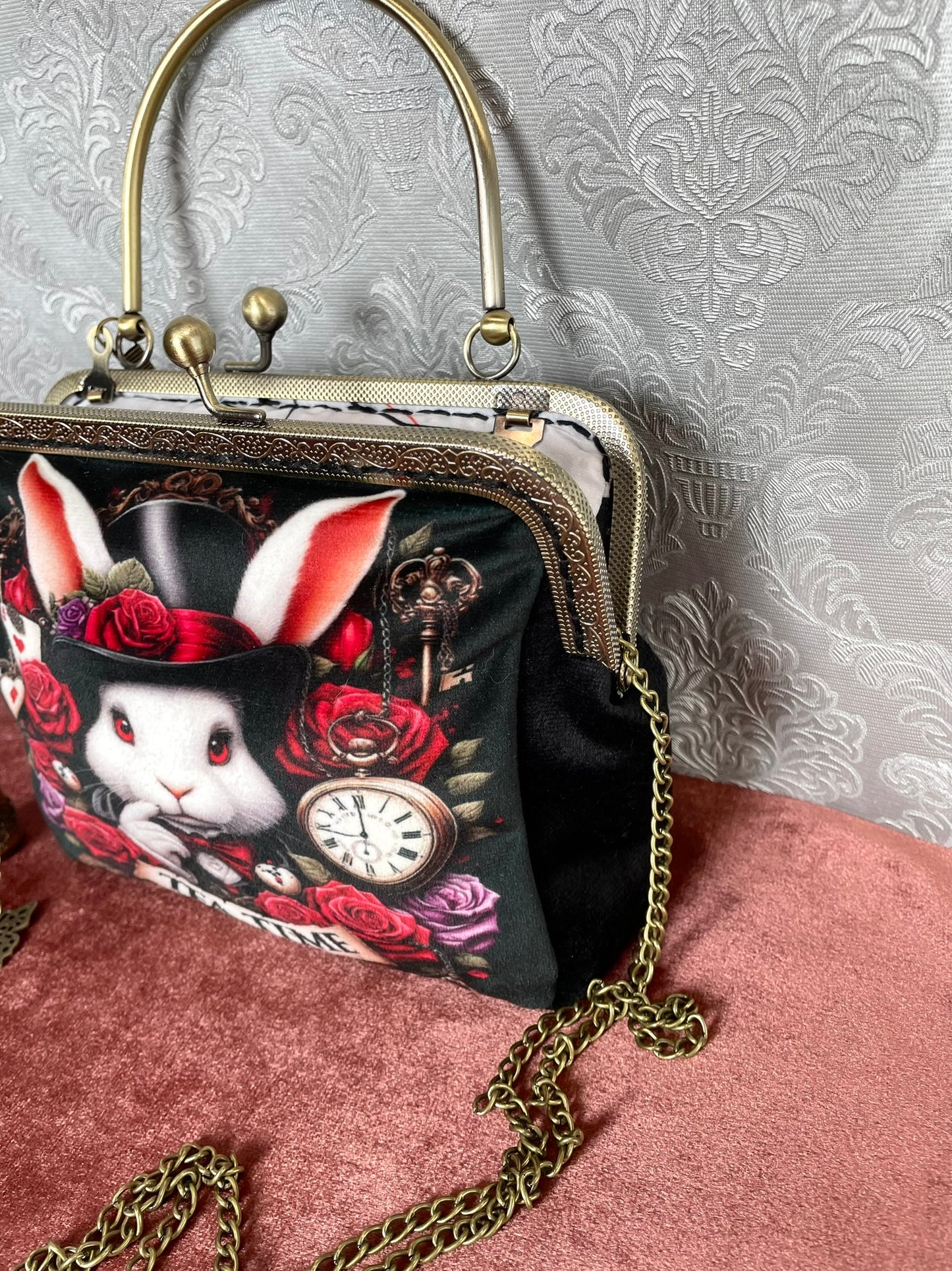 Sac bandoulière rétro avec chaîne bronze et visuel Alice Tea Time