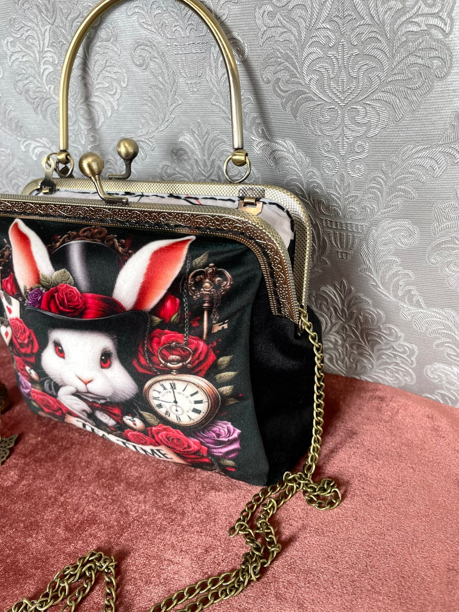 Sac bandoulière rétro avec chaîne bronze et visuel Alice Tea Time