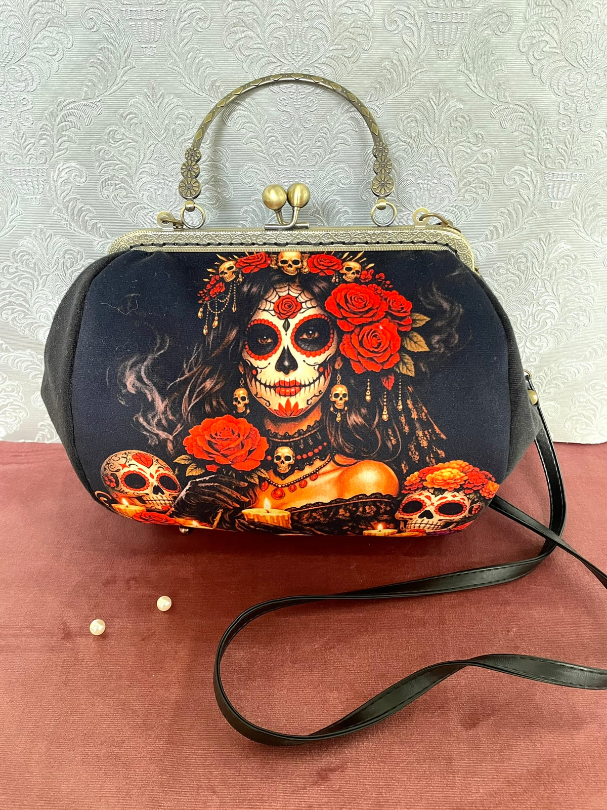 Sac rétro en velours noir motif Catrina Día de los Muertos avec poignée et lanière noire Le Comptoir de Suzanne