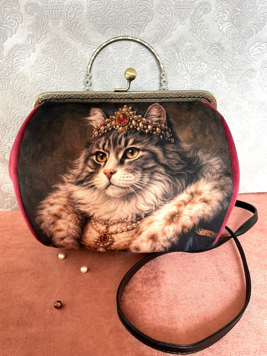 Sac retro a fermoir bronze en velours rouge illustration chat royal tiare avec bandouliere