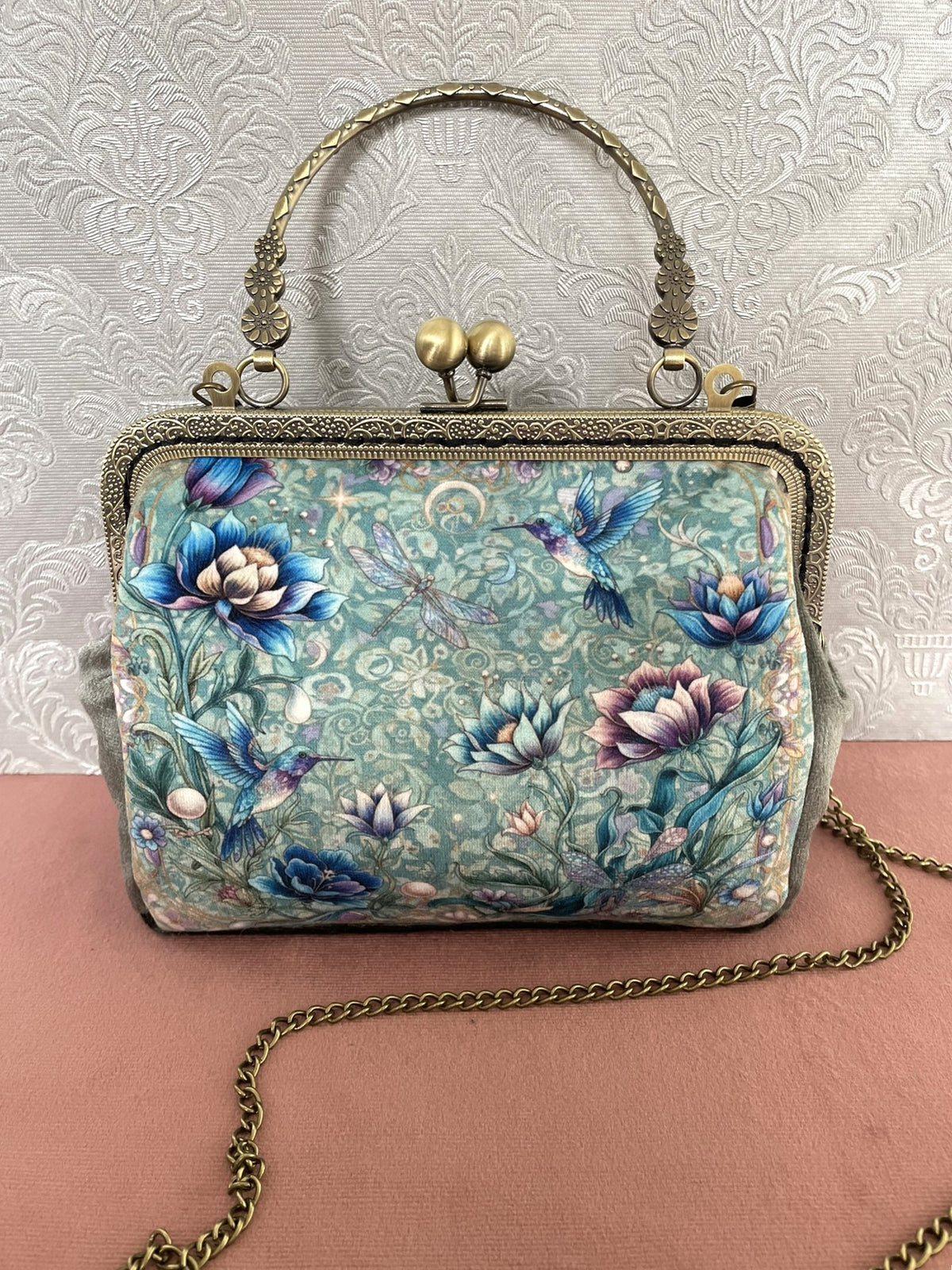 Sac retro velours vert de gris motif colibri et fleurs d'eau Le Comptoir de Suzanne