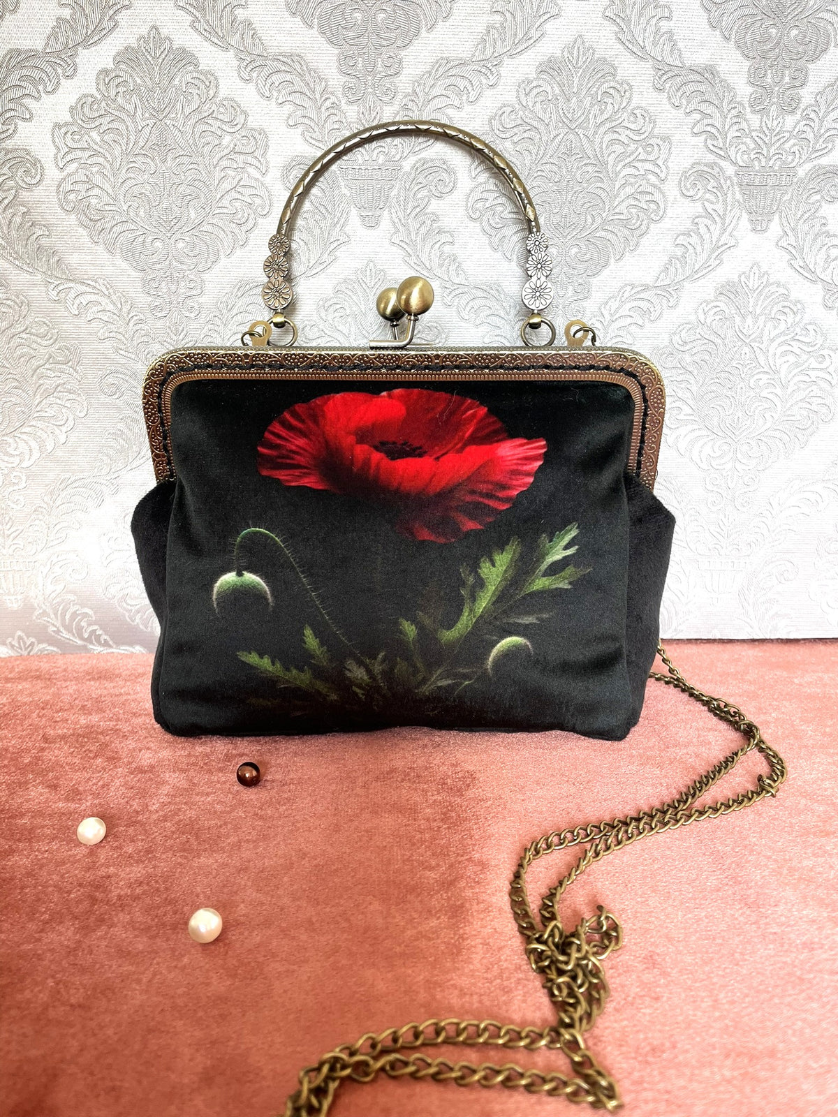 Sac retro a fermoir bronze en velours noir imprimé coquelicot rouge avec chaine amovible