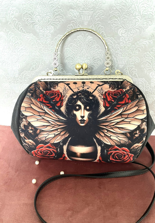 Sac rétro en velours noir motif femme abeille avec poignée et lanière bronze Le Comptoir de Suzanne