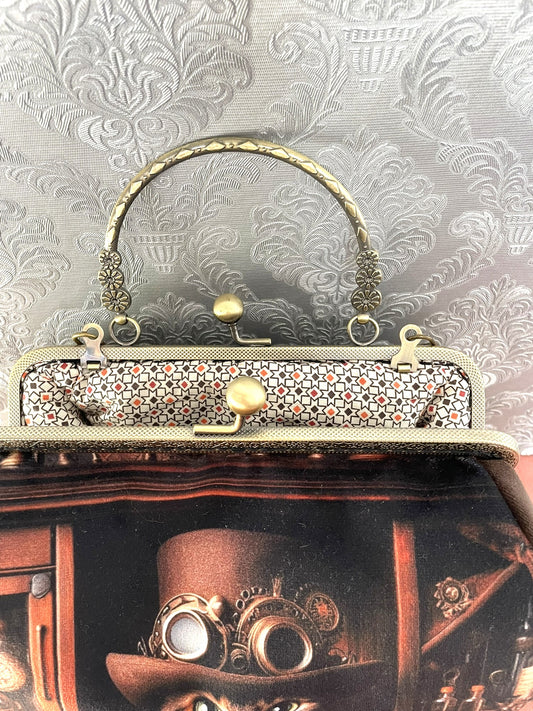 Vue interieur doublure coton geometrique et fermoir bronze d'un sac retro chat savant