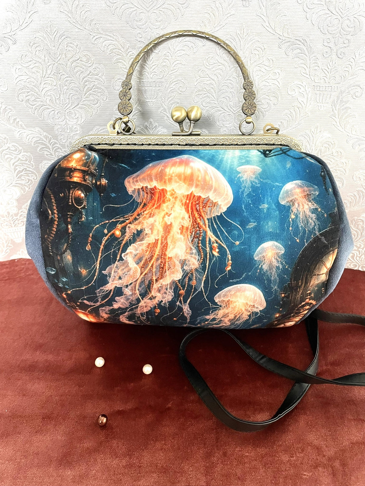 Sac retro a fermoir effet bronze en velours bleu nuit illustration meduses lumineuses steampunk Le Comptoir de Suzanne