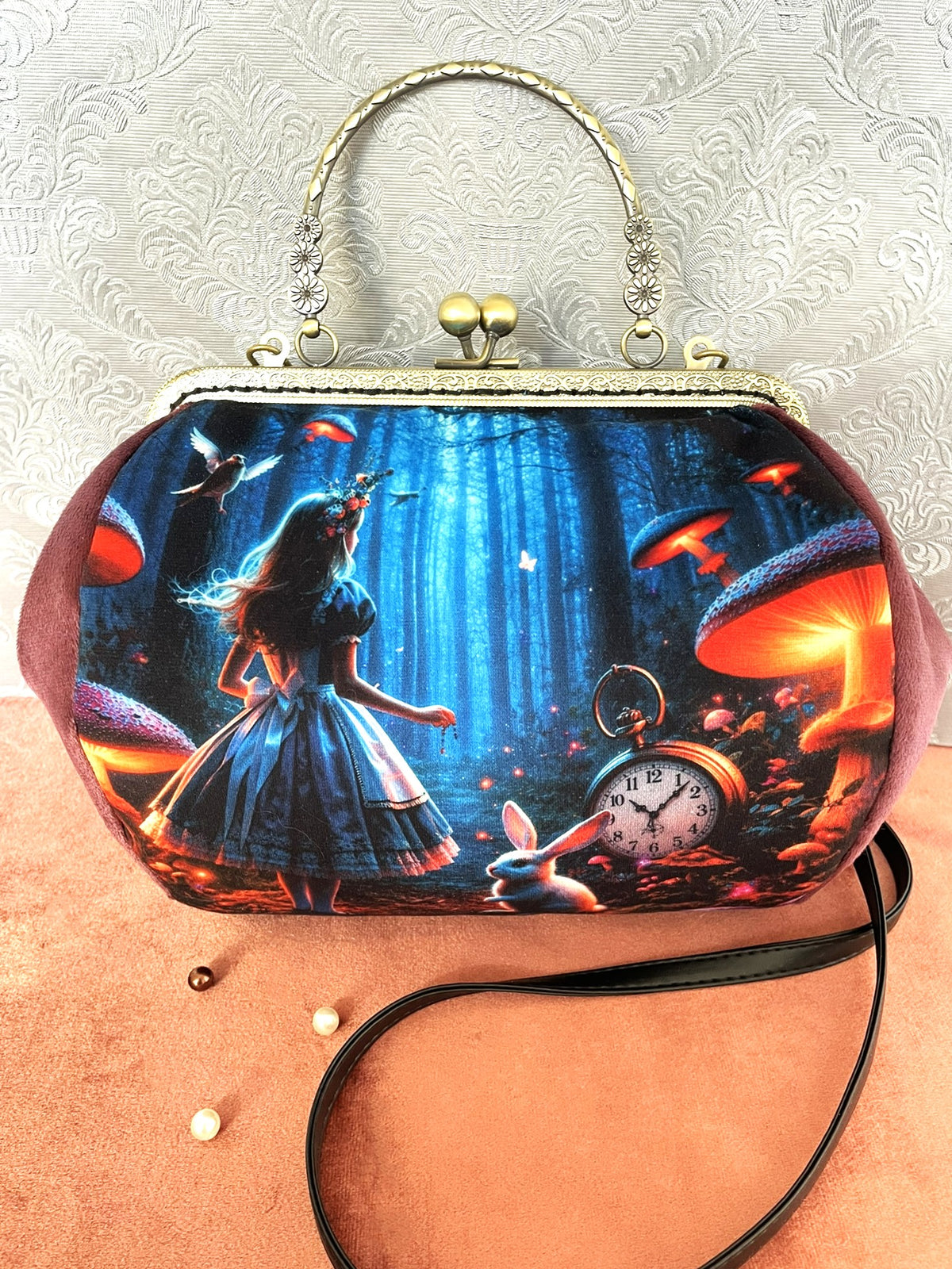 Sac rétro vintage Alice et la forêt enchantée avec champignons lumineux, lapin blanc et bandoulière Le Comptoir de Suzanne