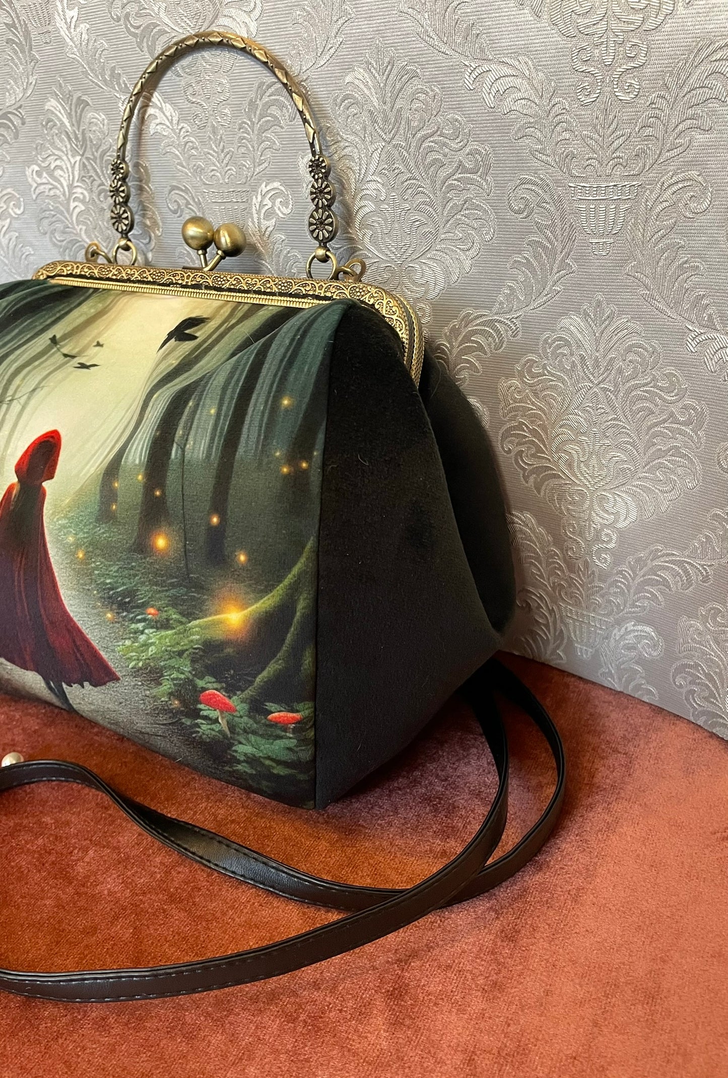 Sac rétro en velours noir et poignée effet bronze
